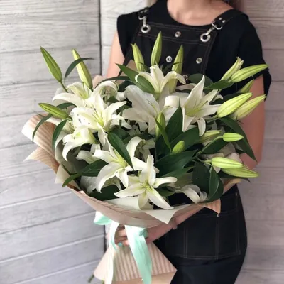 ✓ Букет из 7 белых лилий ◈ Купить он-лайн в интернет-магазине цветов  Цветариус ◈ Цена - 4 700 руб. ◈ (Артикул - бц257)