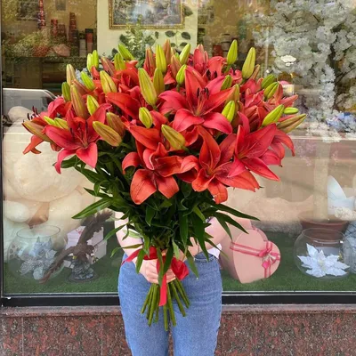 29 лилий в букете | Бесплатная доставка цветов по Москве