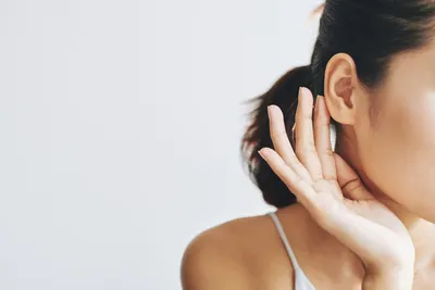 Почему появляется шишка за ухом и как от нее избавиться | Журнал WDAY
