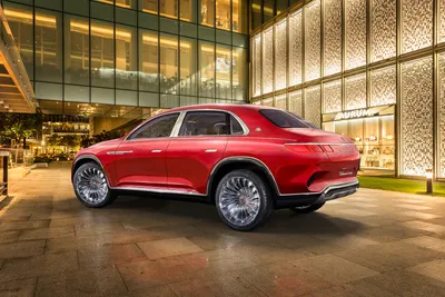 Внедорожник Mercedes-Maybach представляет собой поднятый седан S-класс