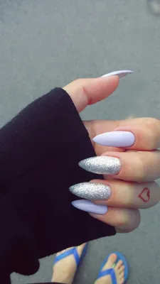 острые #ногти #нежный #фиолетовый #маникюр #блесточки #серебро | Бирюзовые  ногти, Фиолетовый маникюр, Фиолетовые ногти