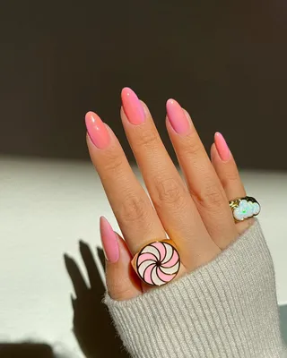 Однотонный маникюр: самые модные цвета ногтей 2022 💅🏻 | theGirl