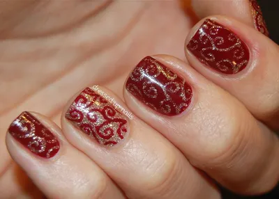 Маникюр с Золотом: Красный, Белый, Черный + 150 ФОТО | Ногти с завитками,  Рождественский дизайн ногтей, Рождественский нейл-арт