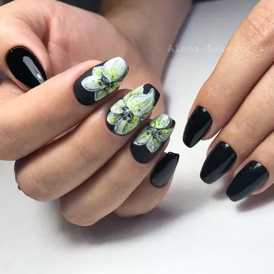 Маникюр с лилиями на ногтях - 62 фото