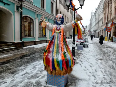 Моспрогулка: Выставка кукол Масленицы в Столешниковом переулке. Блог о  Москве и её примечательностях.