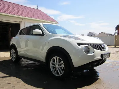 Nissan Juke 2011г., 1.6 литра, Впервые эту машину увидел по ТВ, когда ее  презентовали на каком-то автошоу, руль левый, Белый перламутр (металлик),  бензиновый двигатель