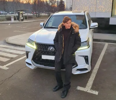 Из «Камеди» в автообзоры: Павел Воля намекнул на смену профессии новым  Lexus LX 2021