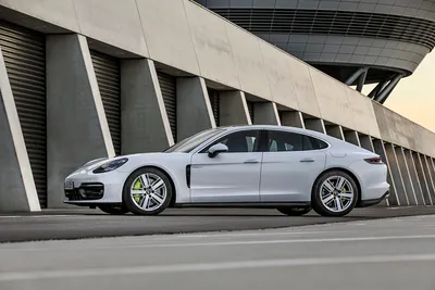 Фотография Porsche Panamera 4S E-Hybrid, (971), 2020 белых авто