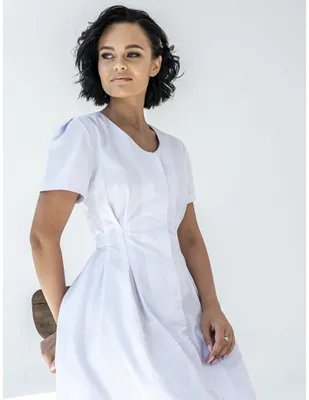 Платье медицинское женское белое c защипами - купить в СПб для салона  красоты, бьюти-мастера, стоматолога
