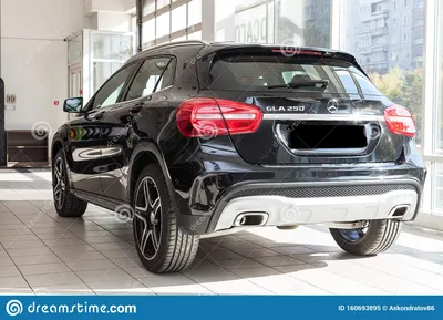 Black Mercedes Benz Gla класса 2016 с темно-серым интерьером в отличном  состоянии в салоне с белыми стенами Редакционное Изображение - изображение  насчитывающей никто, парковка: 160693895