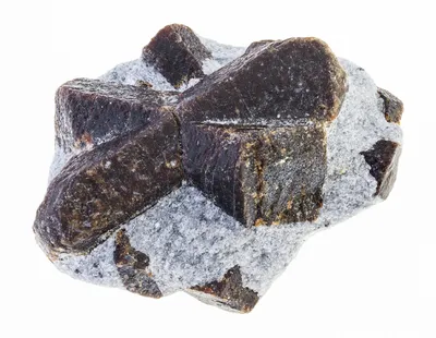 Ставролит (Staurolite) - Rock Identifier