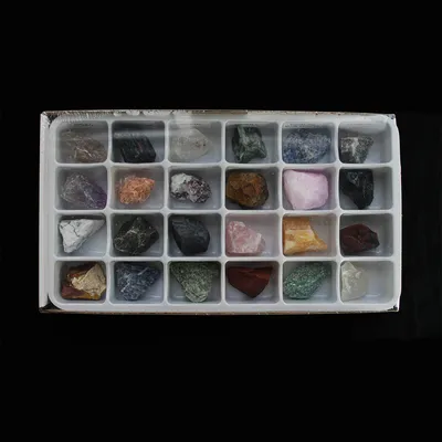 Коллекция необработанных минералов