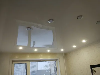 Глянцевый натяжной потолок 12,8 м2 в на кухне со светильниками | Отзывы о  компании «АВерно »