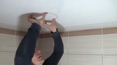 Как установить светильник в натяжной потолок своими руками. - YouTube