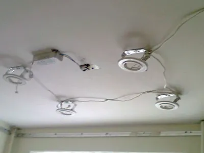 Как установить точечный светильник в натяжной потолок? - Сам электрик