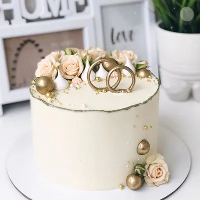 ТОРТЫ🧁Нижний Новгород в Instagram: «Тортик на золотую свадьбу✨👏 Внутри  воздушный миндальны… | Engagement cake design, Pretty wedding cakes,  Engagement party cake