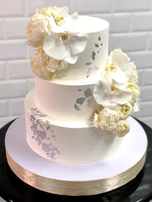 Небольшой свадебный торт с акцентами лимона Стоковое Изображение -  изображение насчитывающей празднично, украшение: 211584125