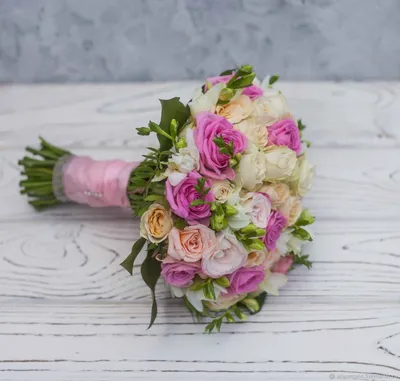 Купить букет невесты из нежных роз по доступной цене с доставкой в Москве и  области в интернет-магазине Город Букетов