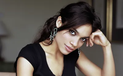 Rosario Dawson and the key to looking fabulous at 40