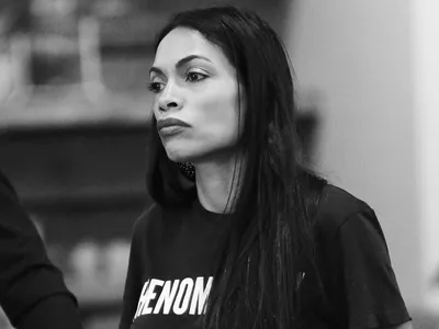 Rosario Dawson on Her \"Not\" Date with Questlove and How Cory Booker Got Her  Number - YouTube