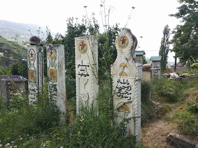 Необычные мавзолеи, надгробия и кладбища на Кавказе — Путешественник в  естественной среде обитания
