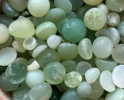 Натуральный камень крошка Нефрит 10 грамм 5-10 мм. Натуральний камінь скол  зелений Нефріт, цена 16.54 грн — Prom.ua (ID#248837050)