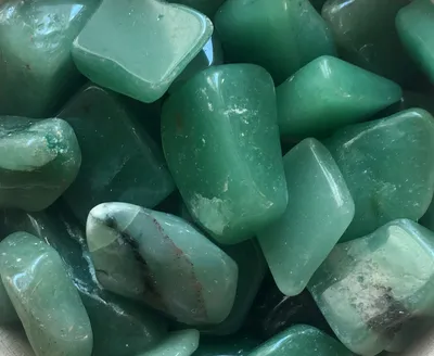 Натуральный камень Нефрит зеленый салатовый скол спил фракция 13-25 мм 10  грамм для декора, цена 22.22 грн — Prom.ua (ID#595435491)