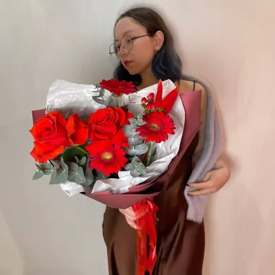 Любовь без памяти: мини-герберы и роза Нина по цене 2824 ₽ - купить в  RoseMarkt с доставкой по Санкт-Петербургу