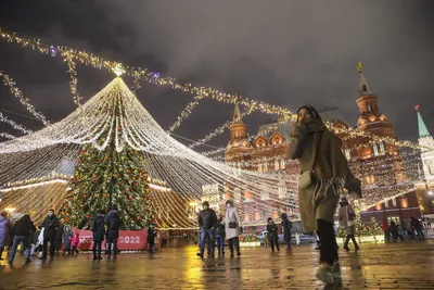 На Поклонной горе начали собирать самый большой елочный шар в мире /  Новости города / Сайт Москвы