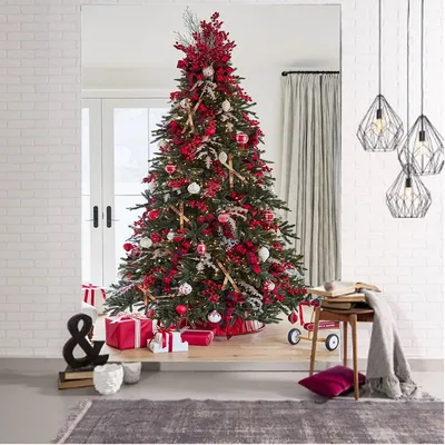 Уютный интерьер гостиной с красивой новогодней елкой :: Стоковая фотография  :: Pixel-Shot Studio