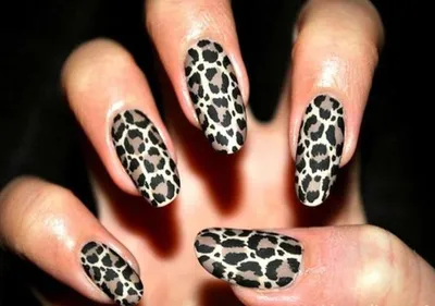 Яркий дизайн ногтей с леопардовым рисунком