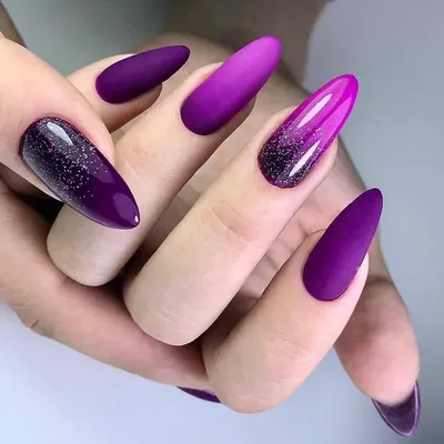 Фиолетовый маникюр с блестками: дизайн длинных и коротких ногтей