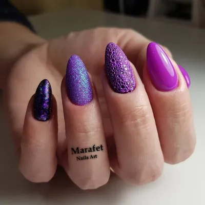Маникюр в разных оттенках фиолетового цвета с дизайном Морская пена