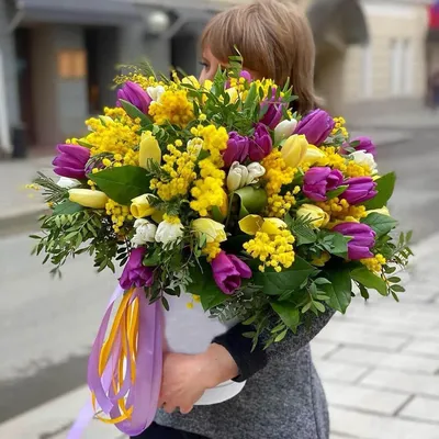 Огромный букет на 8 марта | Бесплатная доставка цветов по Москве