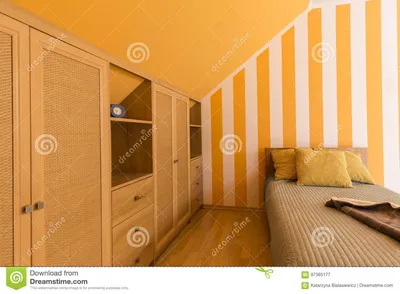 Оранжевая стена в интерьере - 64 фото