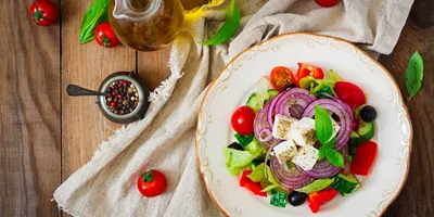 Как приготовить греческий салат: классический рецепт и 5 самых креативных  идей - Лайфхакер
