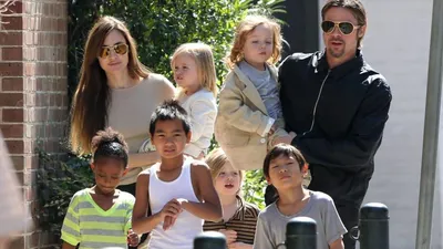 Приемный сын Анджелины Джоли и Брэда Питта прокомментировал отношения с  отцом