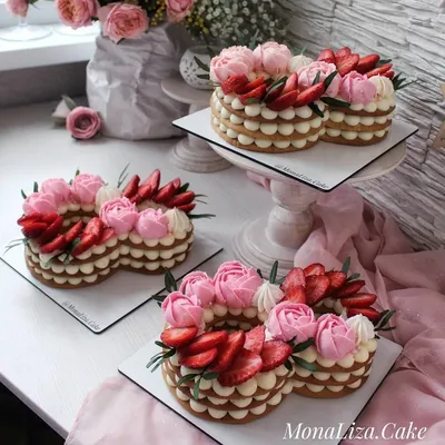 ЗАКАЗЫ НЕ ПРИНИМАЮ в Instagram: «Тортики к 8 марта 😍 Медовые открытые торты  с солёной карамелью и крем чизом. Вес торти… | Nature cake, Mini cakes,  Cake decorating