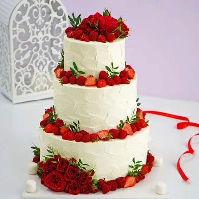 Торт Розы и клубника свадебные торты на заказ заказать с доставкой в СПб на  дом