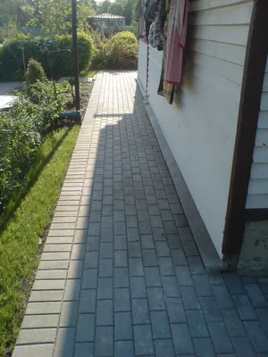 Отмостка из тротуарной плитки и брусчатки – как сделать отмостку из плитки  вокруг дома своими руками + фото-видео