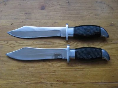 Различные охотничьи ножи стоковое фото. изображение насчитывающей взгляд -  170065510