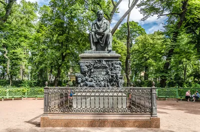 Памятник Крылову (Санкт-Петербург) — Википедия