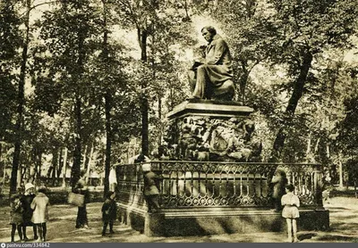Памятник крылову в летнем саду фото