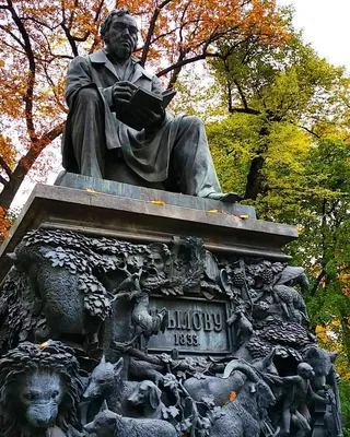 Памятник Крылову в Санкт-Петербурге - фото, описание