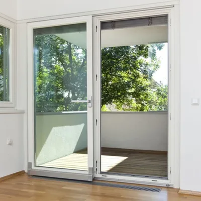 Раздвижные двери на балкон: пластиковые, стеклянные и другие варианты в  интерьер