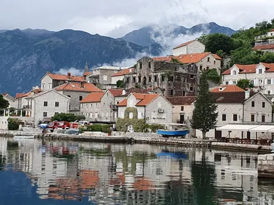 Город пераст старый в заливе представления лета котор прекрасного от моря В  черногории Стоковое Фото - изображение насчитывающей наследие, взморье:  203078872