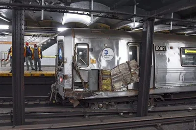 Бездомный спровоцировал аварию в метро Нью-Йорка: вагон сошел с рельсов,  есть пострадавшие | Новости Одессы