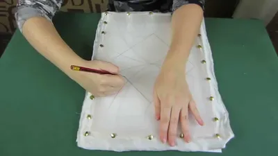 Перенос эскиза на шелковую ткань для холодного батика - YouTube