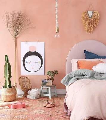 Персиковый цвет стен в интерьере - 69 фото