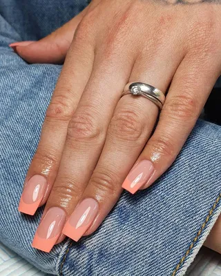 Персиковый френч: стильная и красивая нейл-дизайна ногтей от Дуа Липы |  theGirl